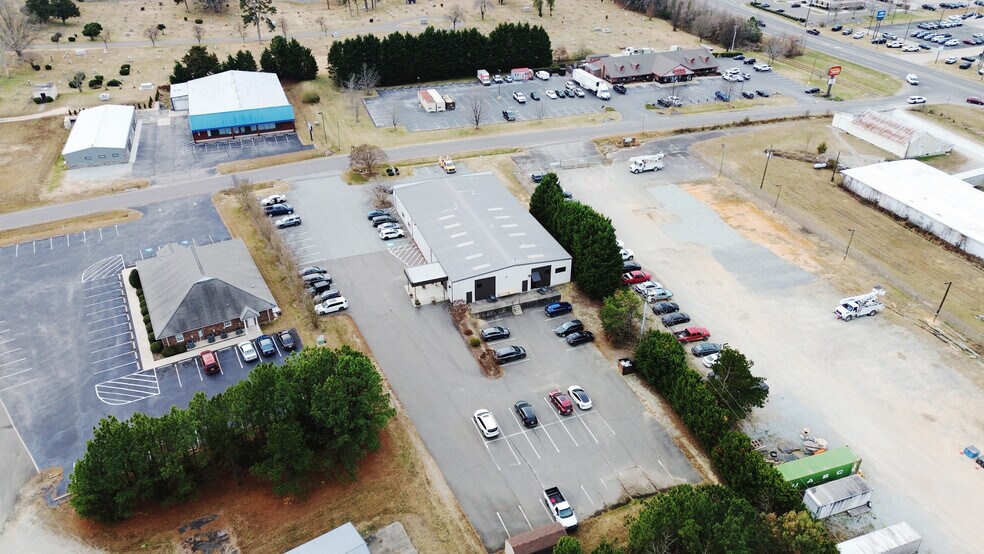 107 Weeks Dr, Roxboro, NC à vendre - Photo du bâtiment - Image 2 de 11