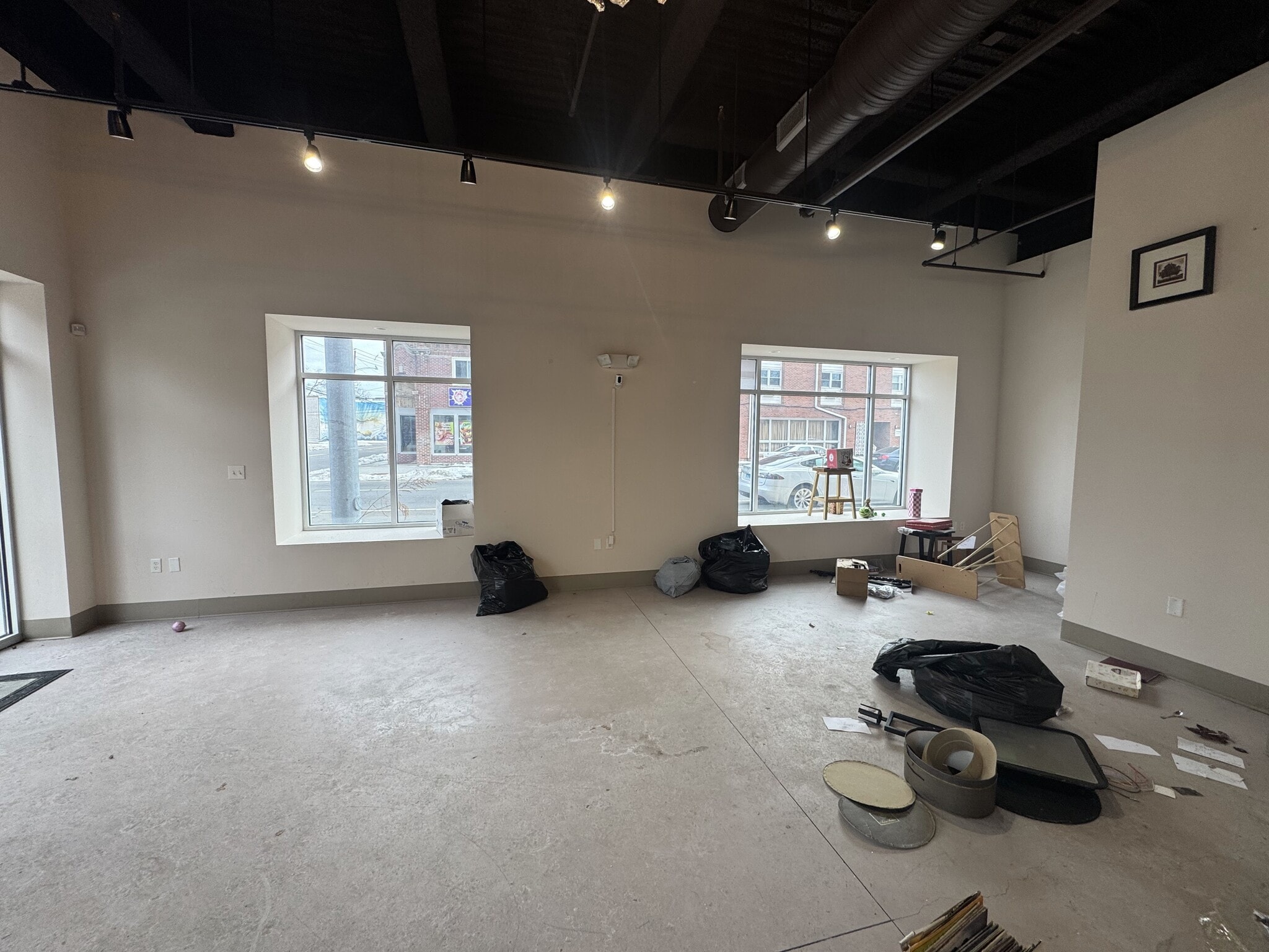 515 West Ave, Bridgeport, CT for lease Interior Photo- Image 1 of 5