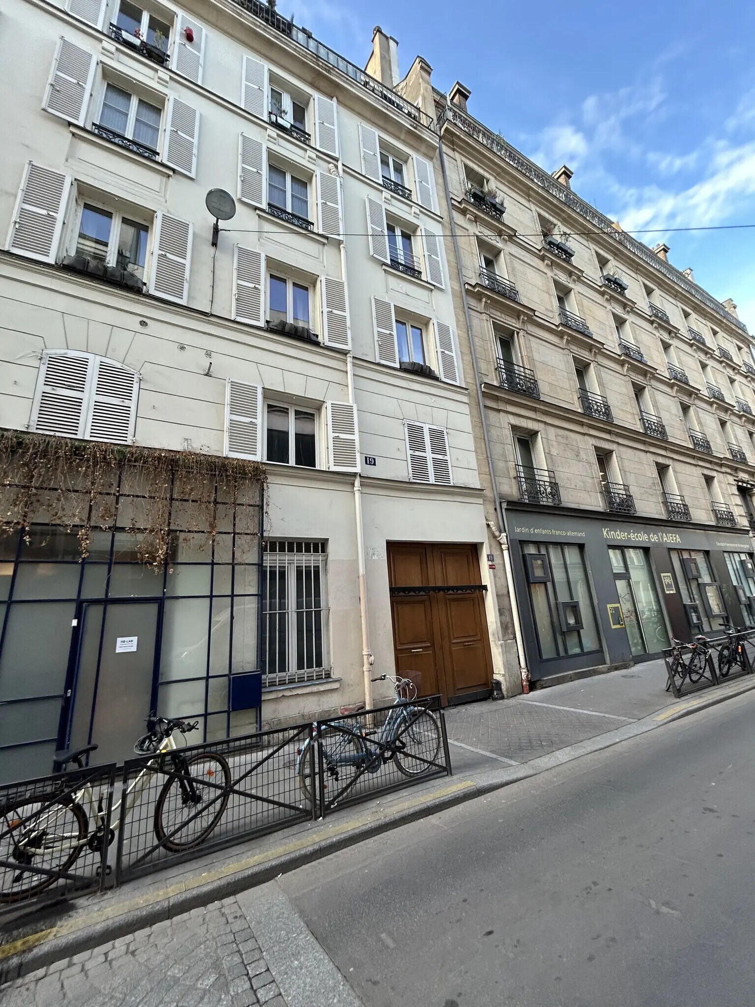 Retail in Paris for lease Building Photo- Image 1 of 6