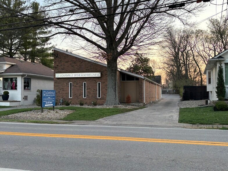 147 Chenoweth Ln, Louisville, KY for lease - Building Photo - Image 1 of 15