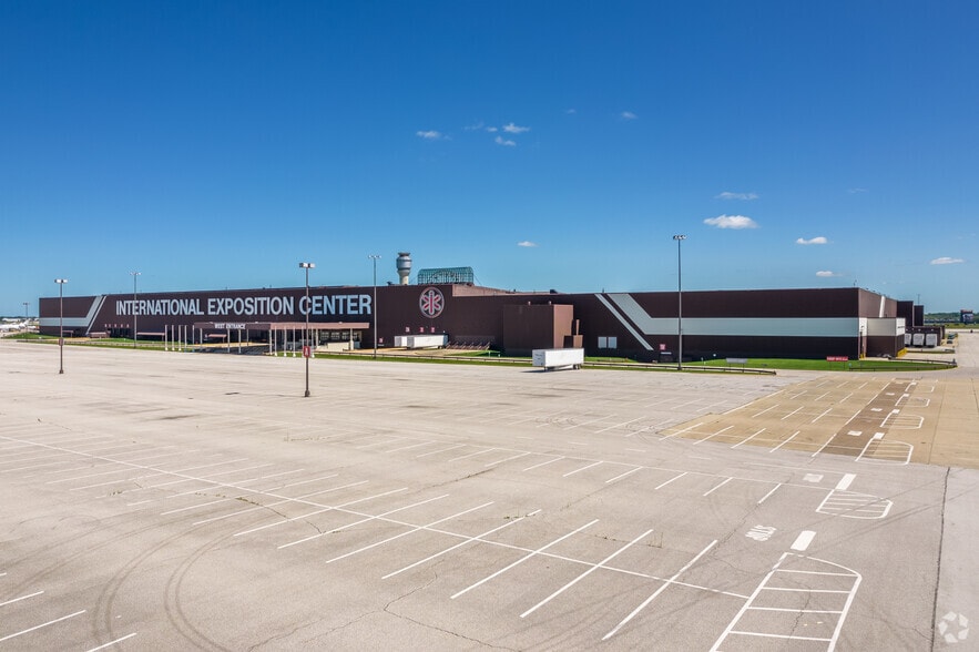 6200 Riverside Dr, Cleveland, OH à louer - Photo du bâtiment - Image 2 de 20