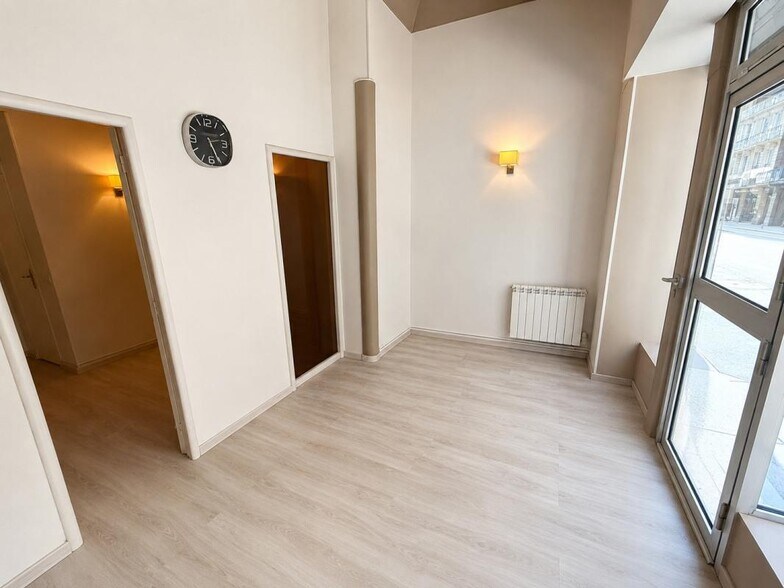 75 Rue La Fayette, Paris for lease - Interior Photo - Image 2 of 7