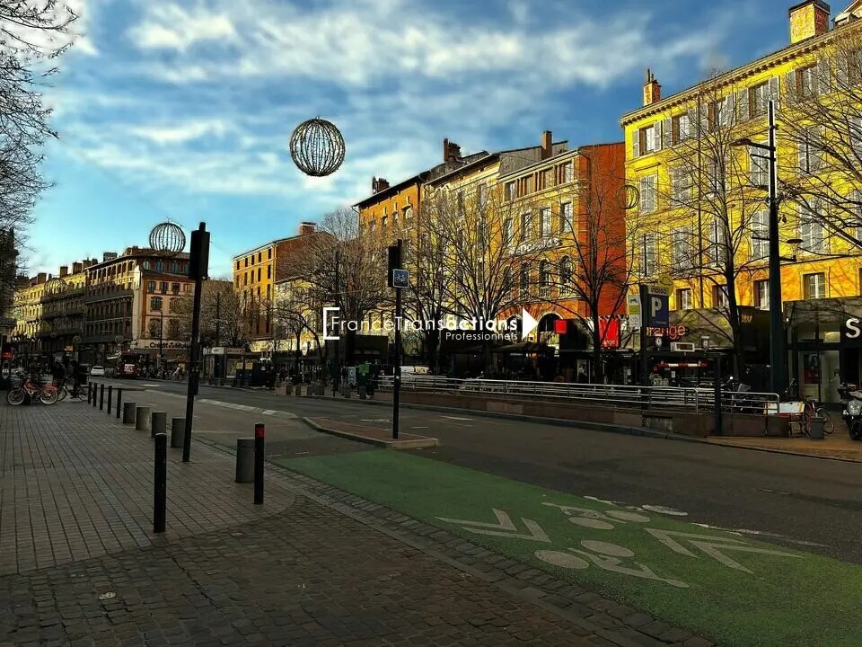 Retail in Toulouse for lease Building Photo- Image 1 of 5