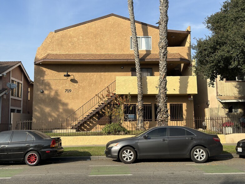 709 E Chestnut Ave, Santa Ana, CA à vendre - Photo du bâtiment - Image 2 de 13