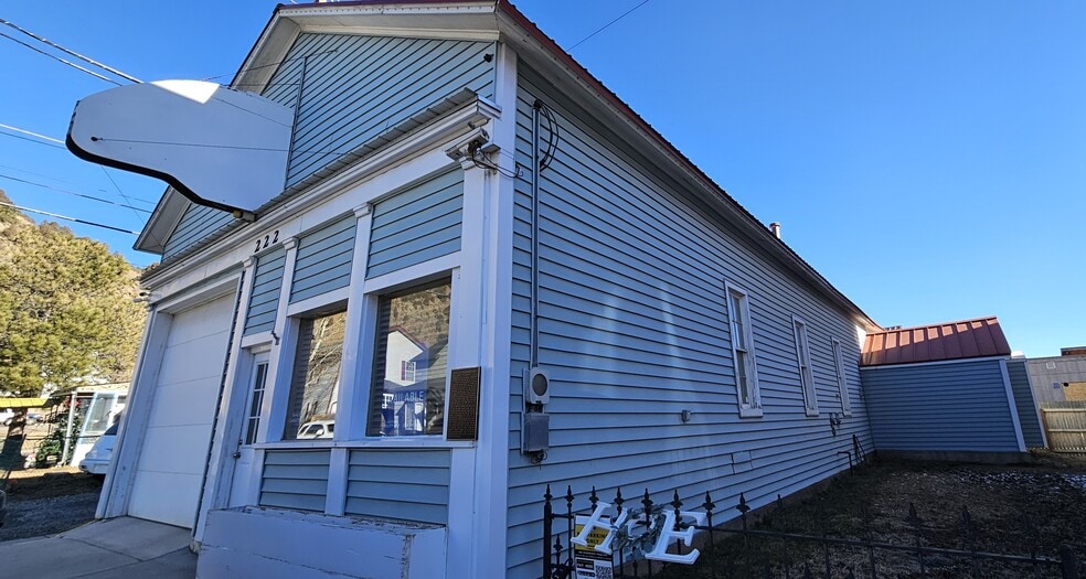 222 17th Ave, Idaho Springs, CO à vendre - Photo du bâtiment - Image 2 de 9