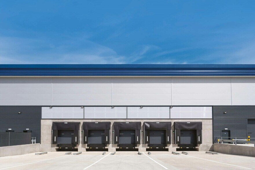 56 Factory Ln, Croydon à louer - Photo du bâtiment - Image 3 de 6