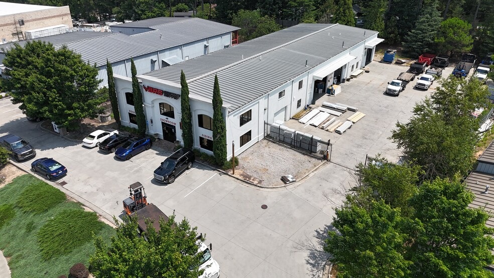2830 Simpson Cir, Norcross, GA for sale - Building Photo - Image 3 of 13