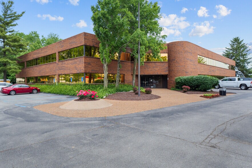 141 Market Place Dr, Fairview Heights, IL à vendre - Photo du bâtiment - Image 3 de 28