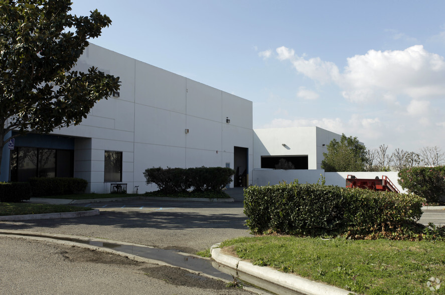 2150 Maple Privado, Ontario, CA for lease - Building Photo - Image 3 of 6