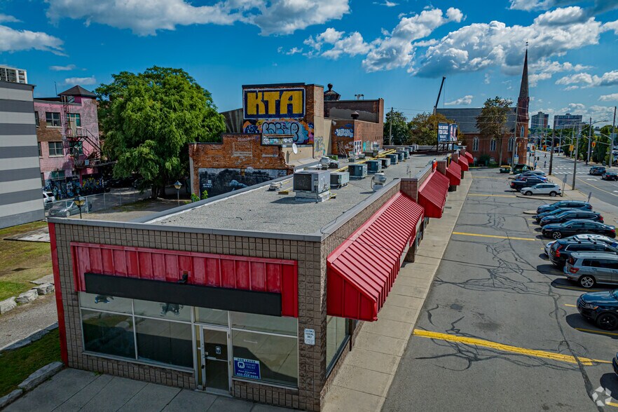1 Wilson St, Hamilton, ON à louer - Photo du bâtiment - Image 2 de 8