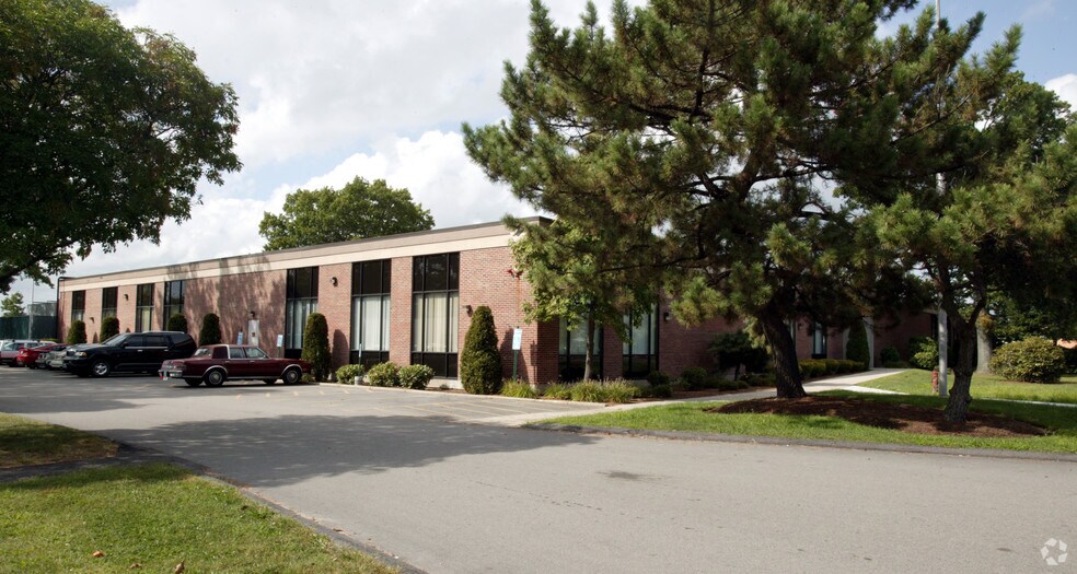 443 Jefferson Blvd, Warwick, RI à louer - Photo du bâtiment - Image 2 de 14