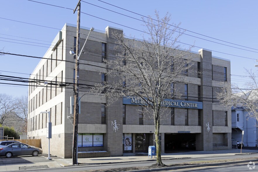 3715 Main St, Bridgeport, CT à vendre - Photo du bâtiment - Image 3 de 34