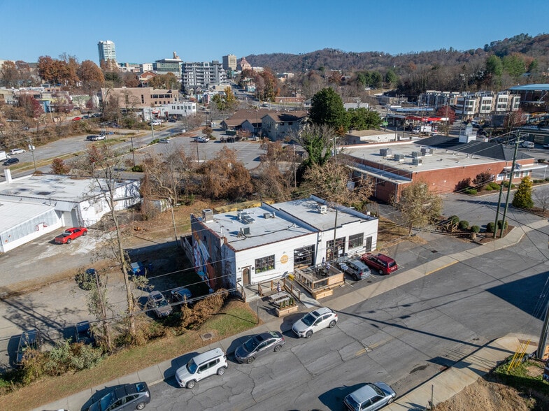 244 Short Coxe Ave, Asheville, NC à louer - Photo du bâtiment - Image 3 de 36