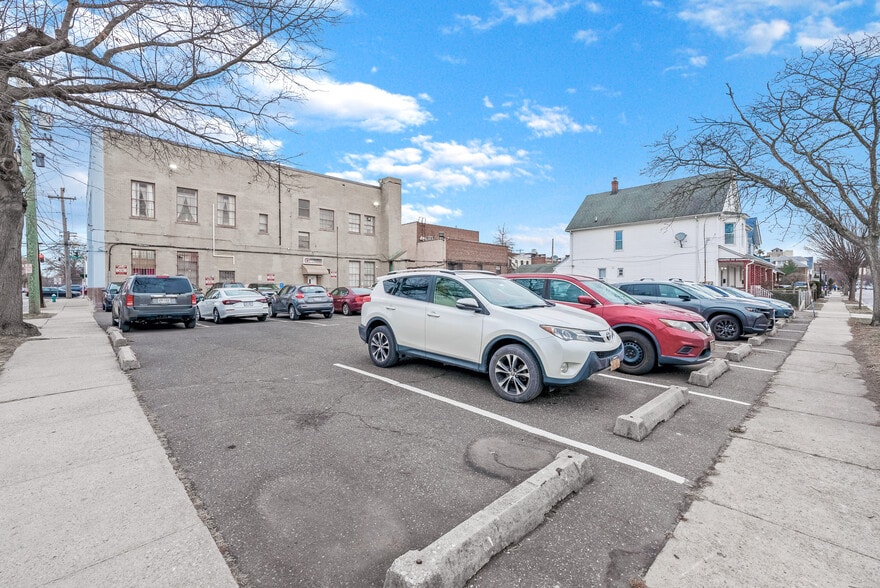 166-170 Jericho Tpke, Floral Park, NY for lease - Building Photo - Image 2 of 69