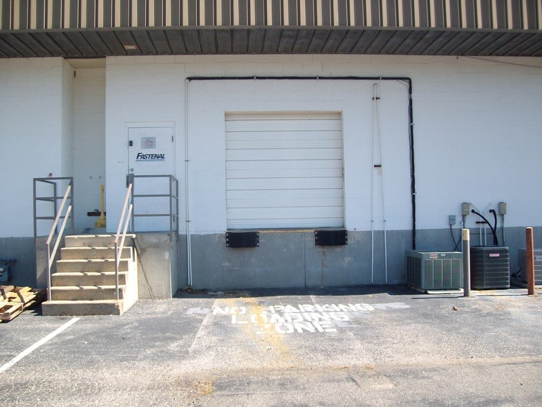 11861 Canon Blvd, Newport News, VA à louer - Photo du bâtiment - Image 2 de 8