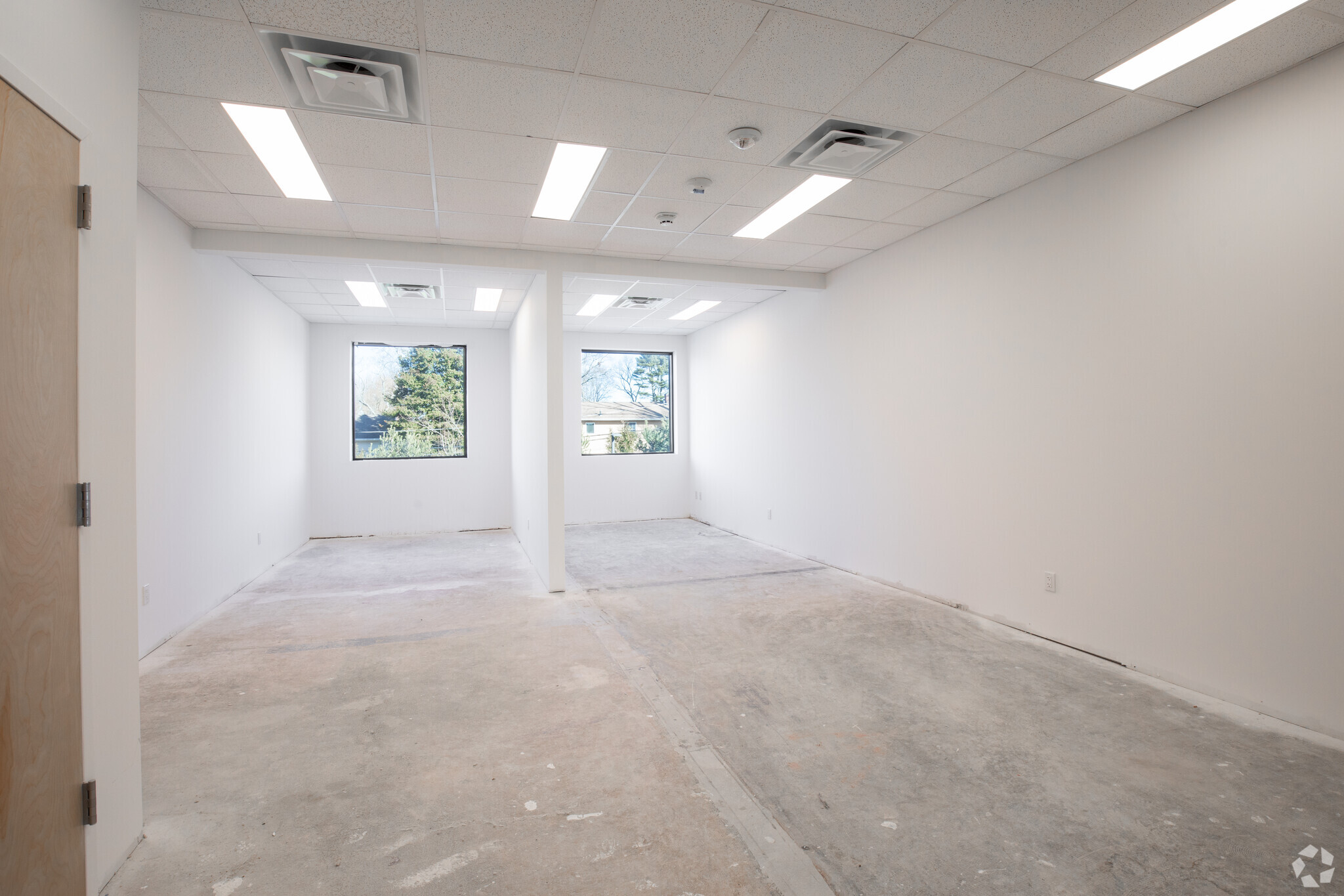 550-560 Smithtown Byp, Smithtown, NY for lease Interior Photo- Image 1 of 2