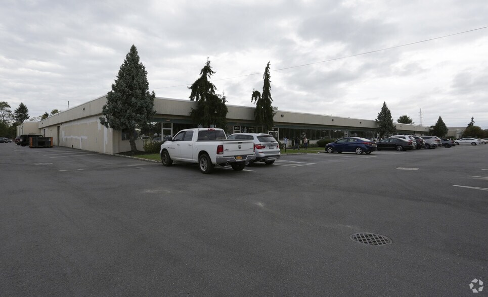 270-278 Duffy Ave, Hicksville, NY à louer - Photo du bâtiment - Image 2 de 4