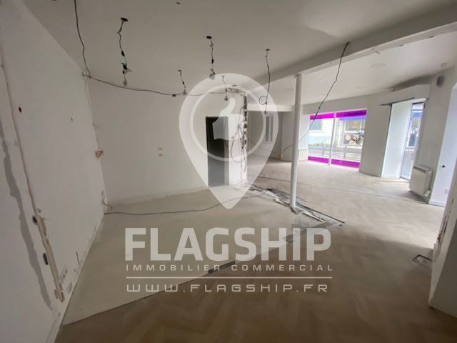 Retail in Montreuil for lease - Interior Photo - Image 2 of 8