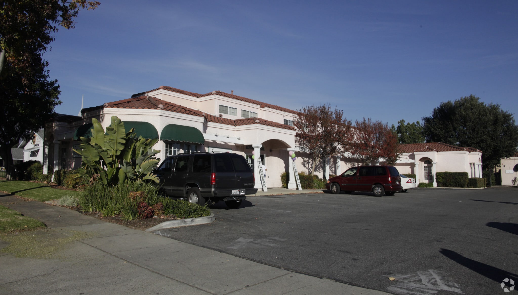 710 N Mountain Ave, Ontario, CA for lease Primary Photo- Image 1 of 6