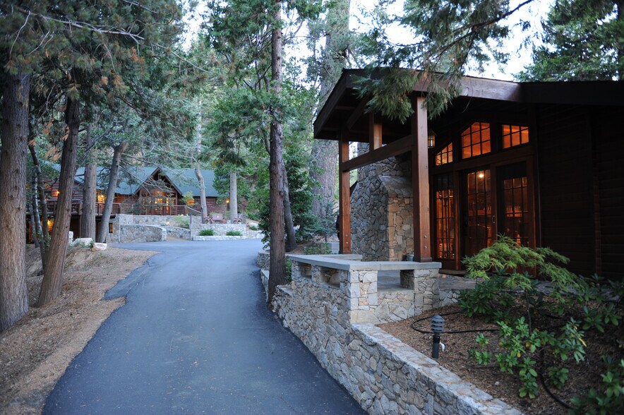 365 Mittry Ln, Lake Arrowhead, CA à vendre - Photo du b timent - Image 2 de 8