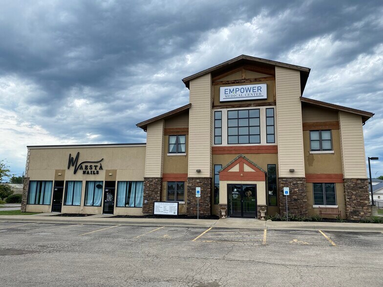 354 Greenwich Dr, Lee's Summit, MO à vendre - Photo du bâtiment - Image 2 de 40