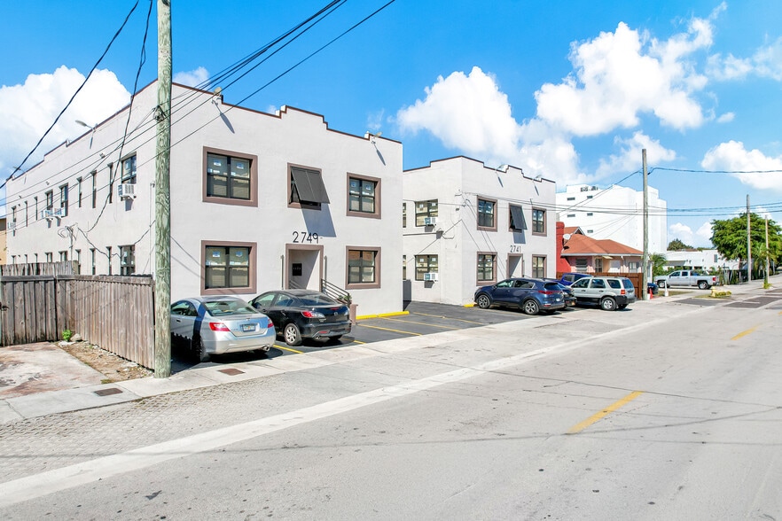 2741-2749 SW 5th St, Miami, FL à vendre - Photo du bâtiment - Image 2 de 87