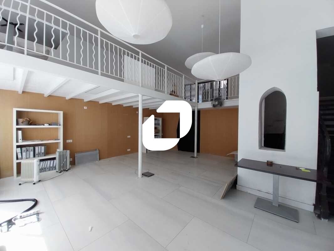 Retail in Bordeaux for sale Interior Photo- Image 1 of 8