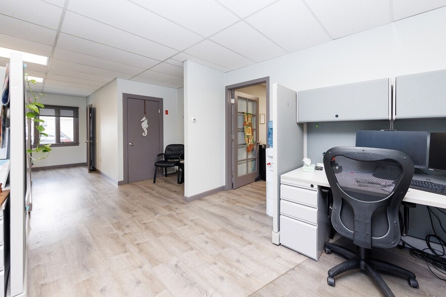 144 S Main St, Brooklyn, CT for lease - Interior Photo - Image 2 of 27