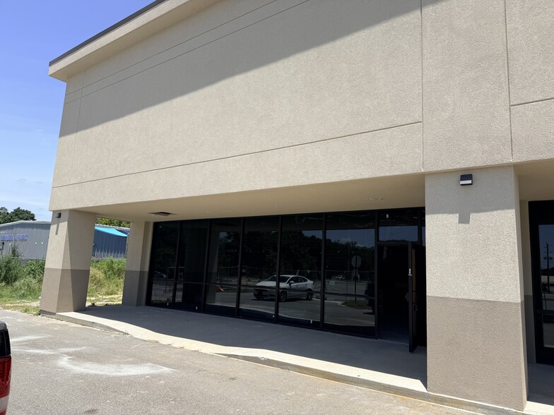 352 W James Lee Blvd, Crestview, FL for lease - Building Photo - Image 3 of 5