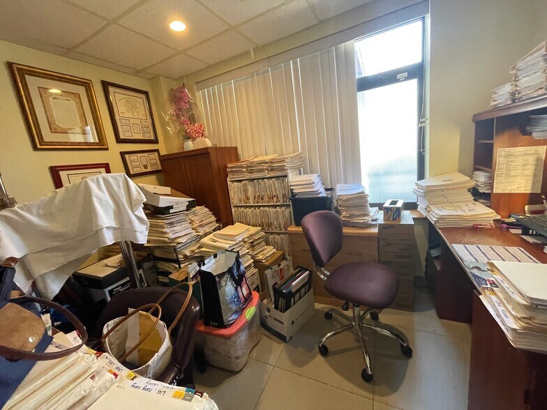 13226 Avery Ave, Flushing, NY à vendre - Photo du bâtiment - Image 3 de 15