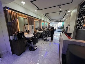 Retail in London for lease Interior Photo- Image 2 of 4