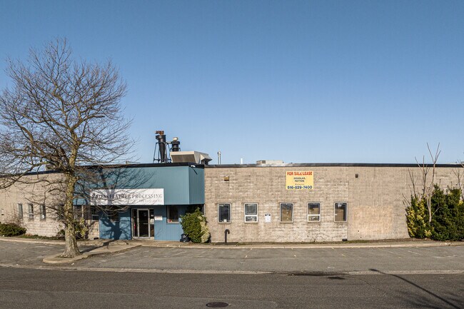 Plus de détails pour 320 Buffalo Ave, Freeport, NY - Industriel à louer