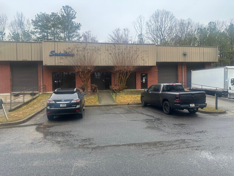 8280 Industrial Pl, Alpharetta, GA à vendre - Photo du bâtiment - Image 2 de 10