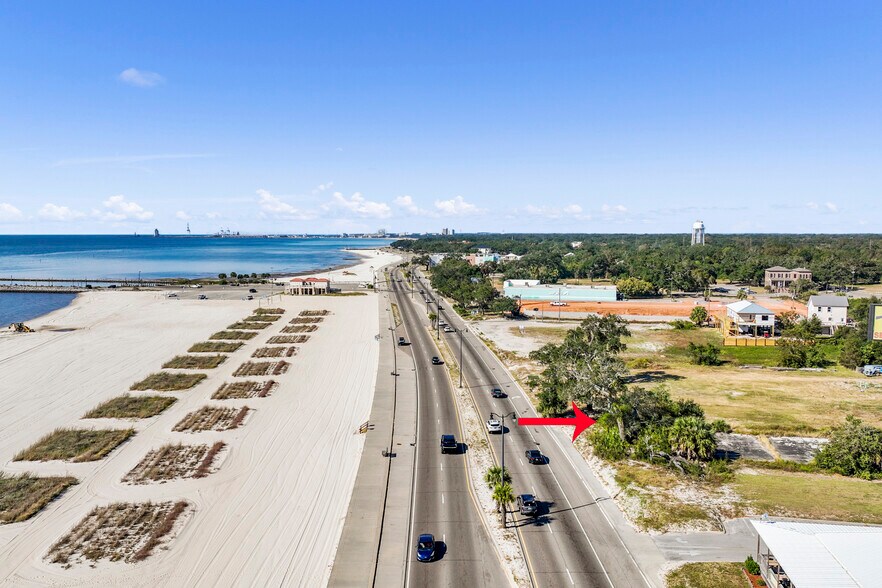 538 Beach Dr, Gulfport, MS à vendre - Photo du bâtiment - Image 2 de 7