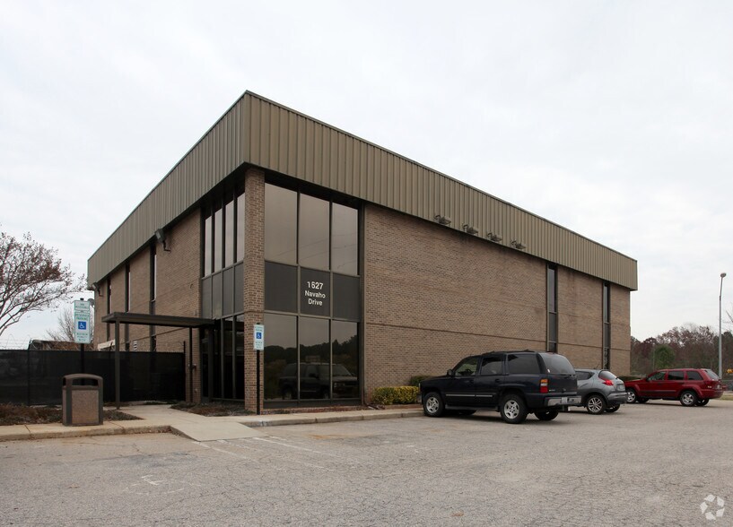 1627 Navaho Dr, Raleigh, NC à louer - Photo du bâtiment - Image 1 de 8