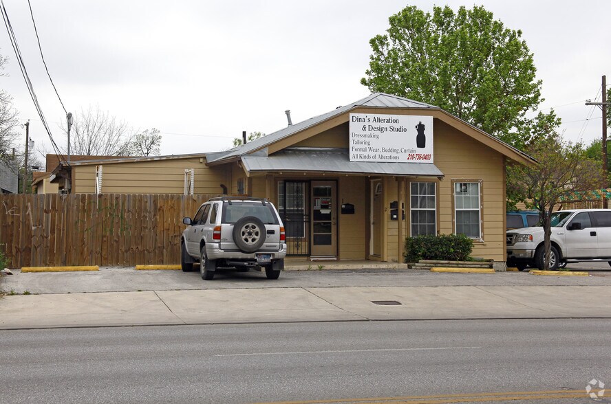738 W Hildebrand Ave, San Antonio, TX à louer - Photo du bâtiment - Image 2 de 12
