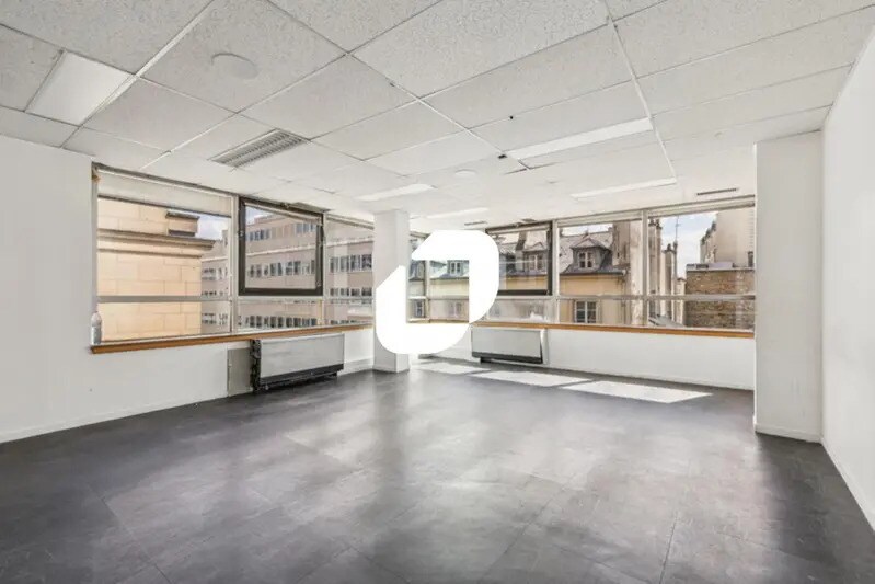 32 rue de Paradis, Paris for sale Interior Photo- Image 1 of 52