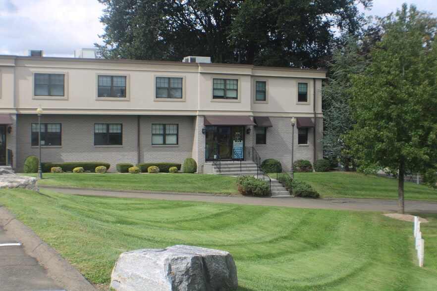 3074 Whitney Ave, Hamden, CT for lease - Building Photo - Image 2 of 5