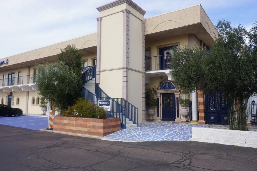 1940 E Camelback Rd, Phoenix, AZ à louer - Photo du bâtiment - Image 2 de 6