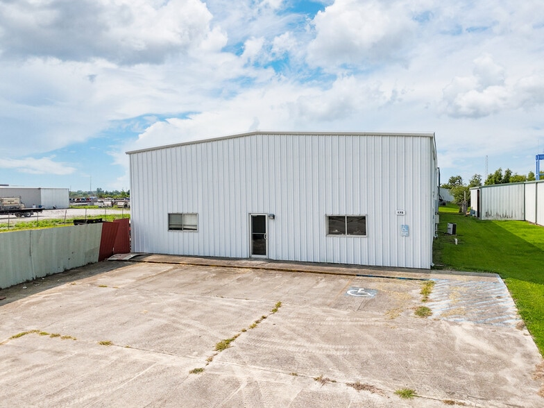175 Thompson Rd, Houma, LA à louer - Photo du bâtiment - Image 2 de 3