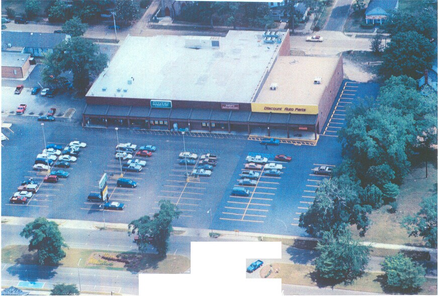 200 W Central Ave, Fitzgerald, GA for lease - Building Photo - Image 1 of 3