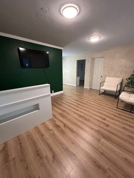 16430 Monterey Rd, Morgan Hill, CA à louer - Photo du bâtiment - Image 2 de 12