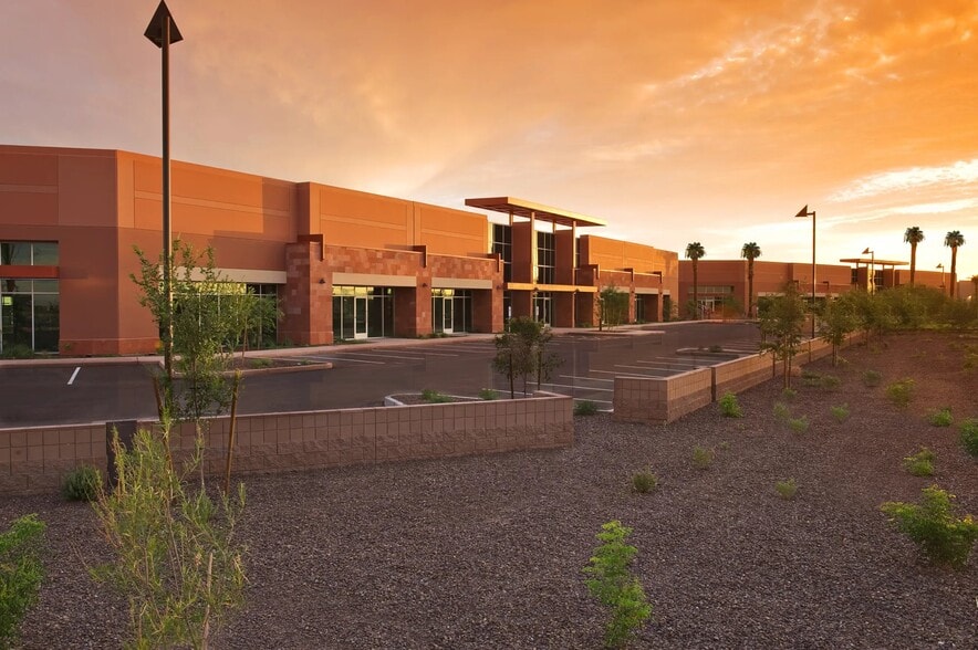 2301 E Yeager Dr, Chandler, AZ à louer - Photo du bâtiment - Image 2 de 12