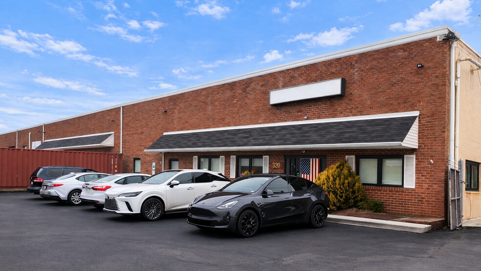320 Camer Dr, Bensalem, PA for lease - Building Photo - Image 3 of 4