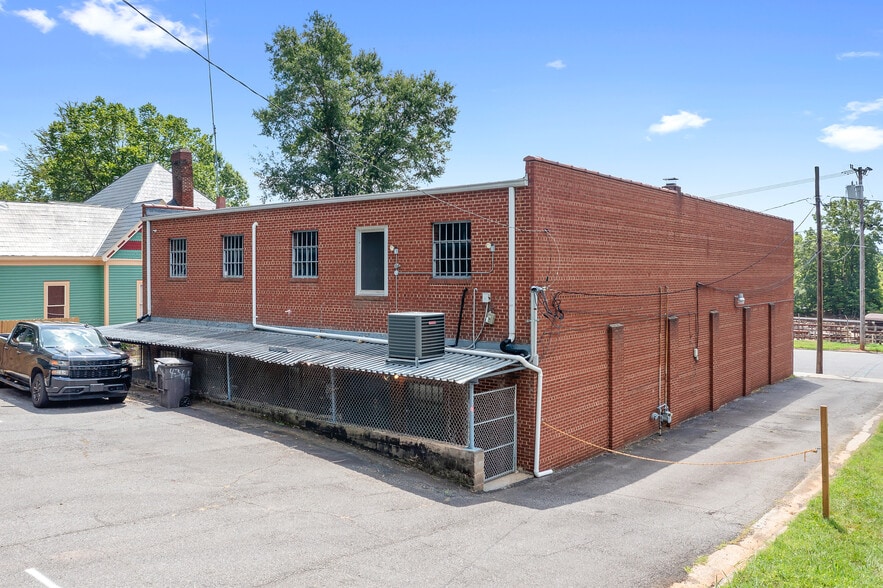 426-430 Western Ave, Statesville, NC for sale - Building Photo - Image 3 of 30