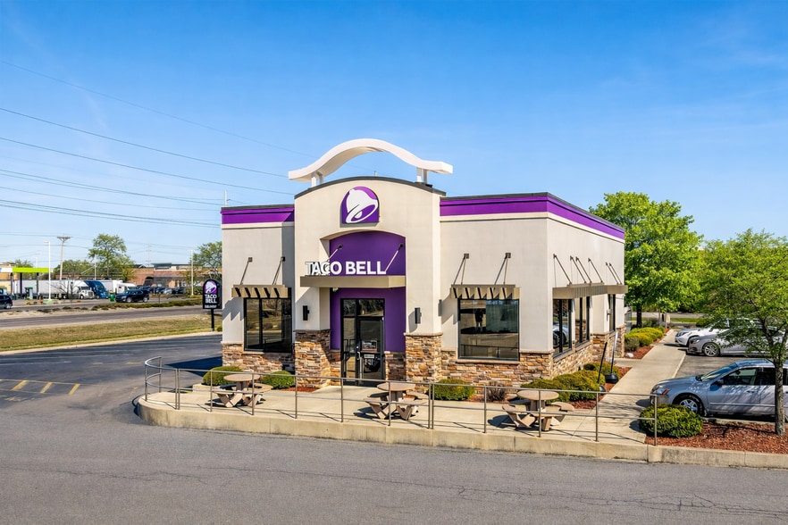 6430 Center Dr, Whitestown, IN à vendre - Photo du bâtiment - Image 2 de 6