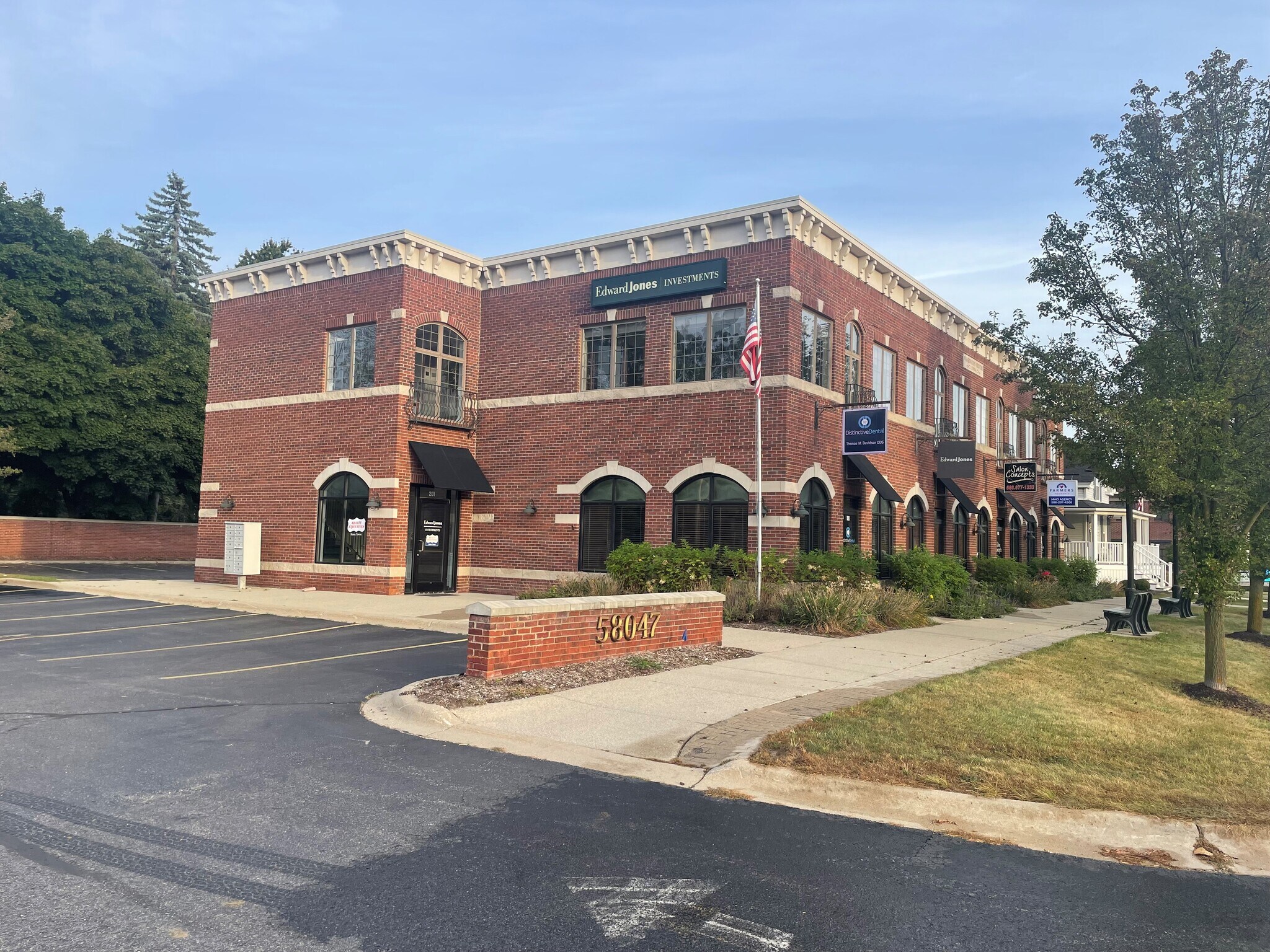 58047 Van Dyke Rd, Washington, MI à louer Photo du bâtiment- Image 1 de 6