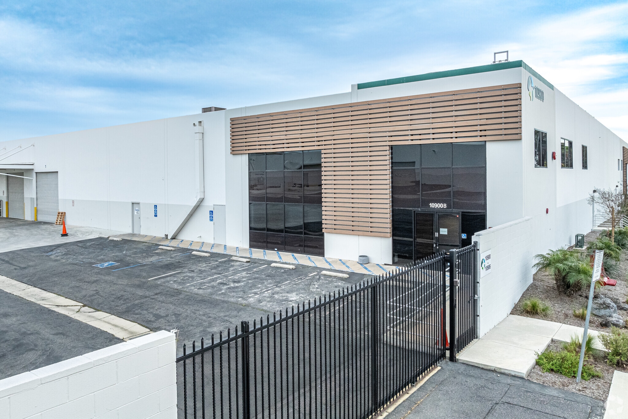 10900-10906 Painter Ave, Santa Fe Springs, CA for lease Primary Photo- Image 1 of 9