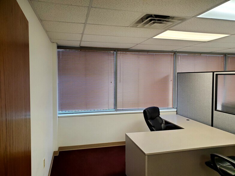 1155 Phoenixville Pike, West Chester, PA à vendre - Photo intérieure - Image 2 de 19