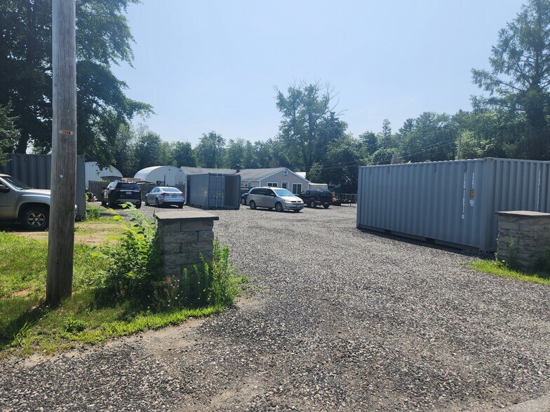 44 Middleboro Rd, East Freetown, MA à vendre - Photo du bâtiment - Image 3 de 5